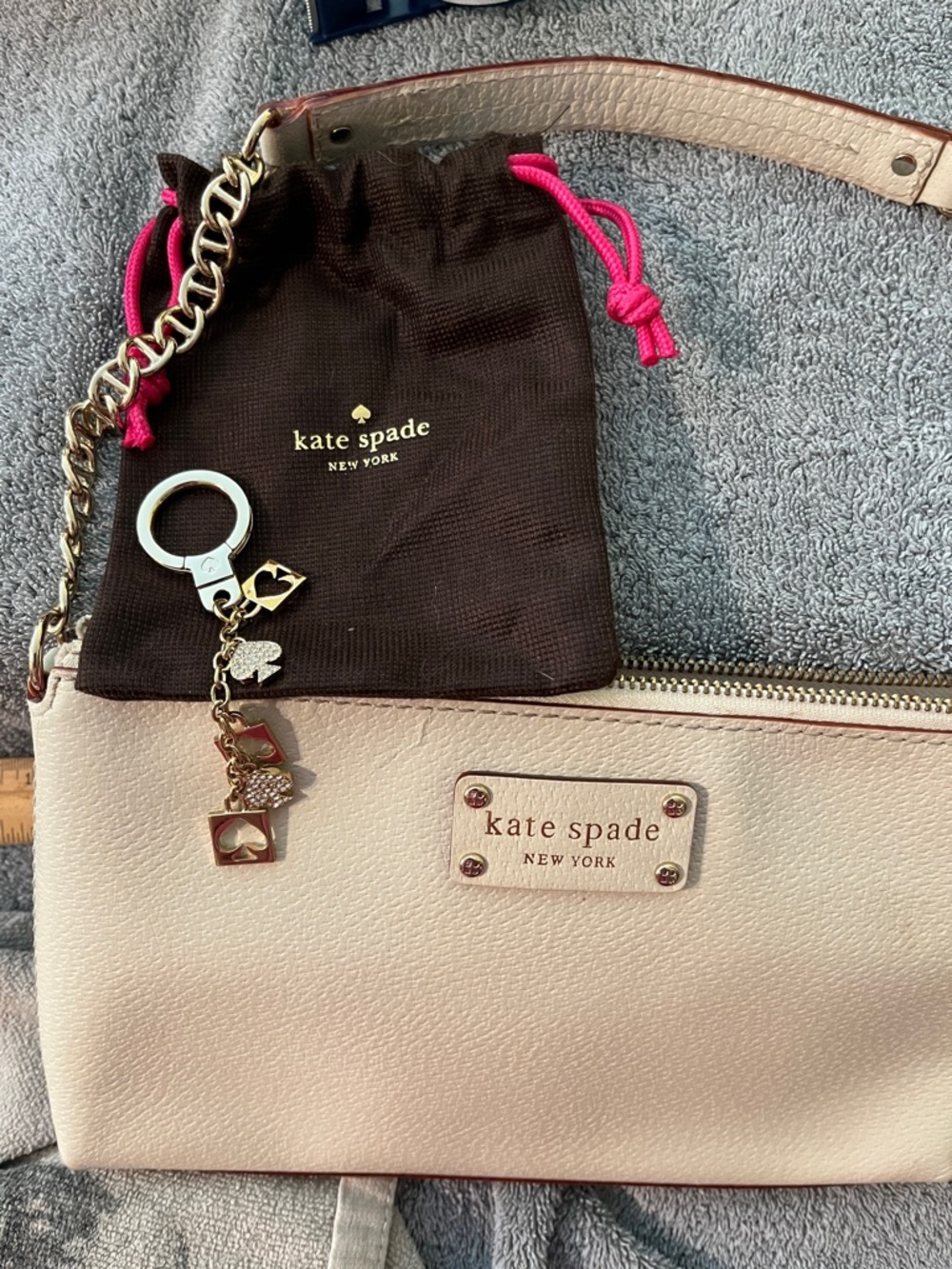 EUC Kate Spade NY Wellesley Byrd Leather Shoulder Bag Cream Color w/KS Bagcharm